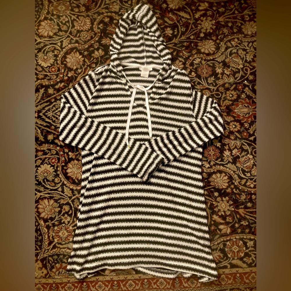 ⚡️$15 FLASH SALE -LIMITED⚡️ Striped Beach Cover Up with Hood Tunic